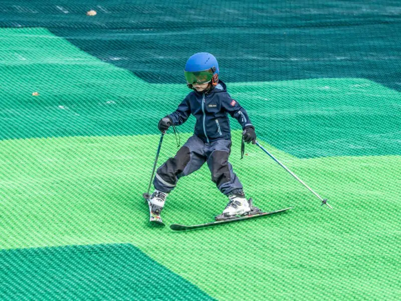 De vakantiecursus skiën is er nu ook voor 4-jarigen