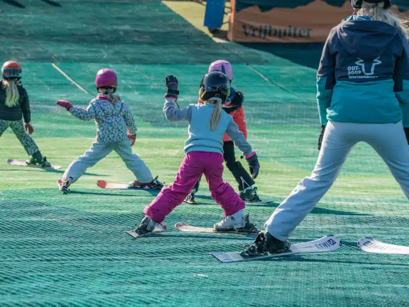 Voordelig (leren) skiën of snowboarden?